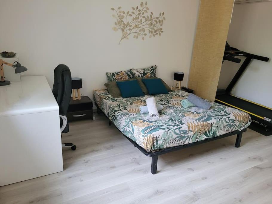 Appartement Tout Equipe En Rez-De-Jardin Entre Gard Et Ardeche Saint-Julien-de-Peyrolas Luaran gambar