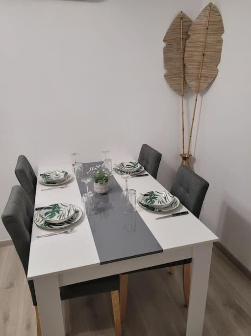 Appartement Tout Equipe En Rez-De-Jardin Entre Gard Et Ardeche Saint-Julien-de-Peyrolas Luaran gambar