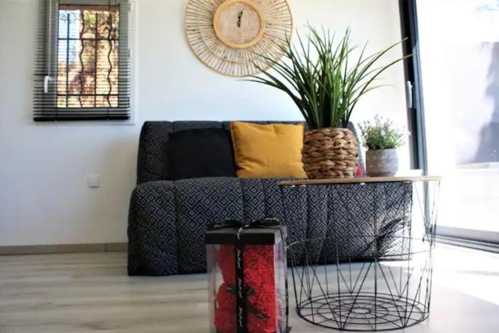 Appartement Tout Equipe En Rez-De-Jardin Entre Gard Et Ardeche Saint-Julien-de-Peyrolas Luaran gambar