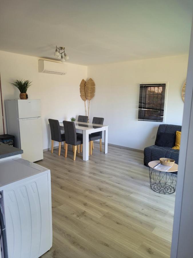 Appartement Tout Equipe En Rez-De-Jardin Entre Gard Et Ardeche Saint-Julien-de-Peyrolas Luaran gambar